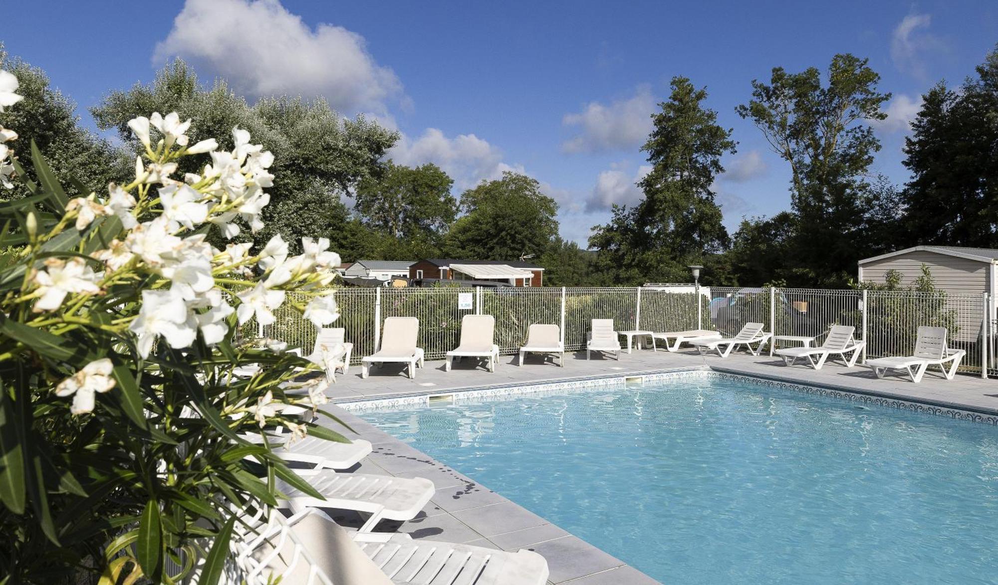 Hotel Camping Les Nysades à Mirepoix  Extérieur photo