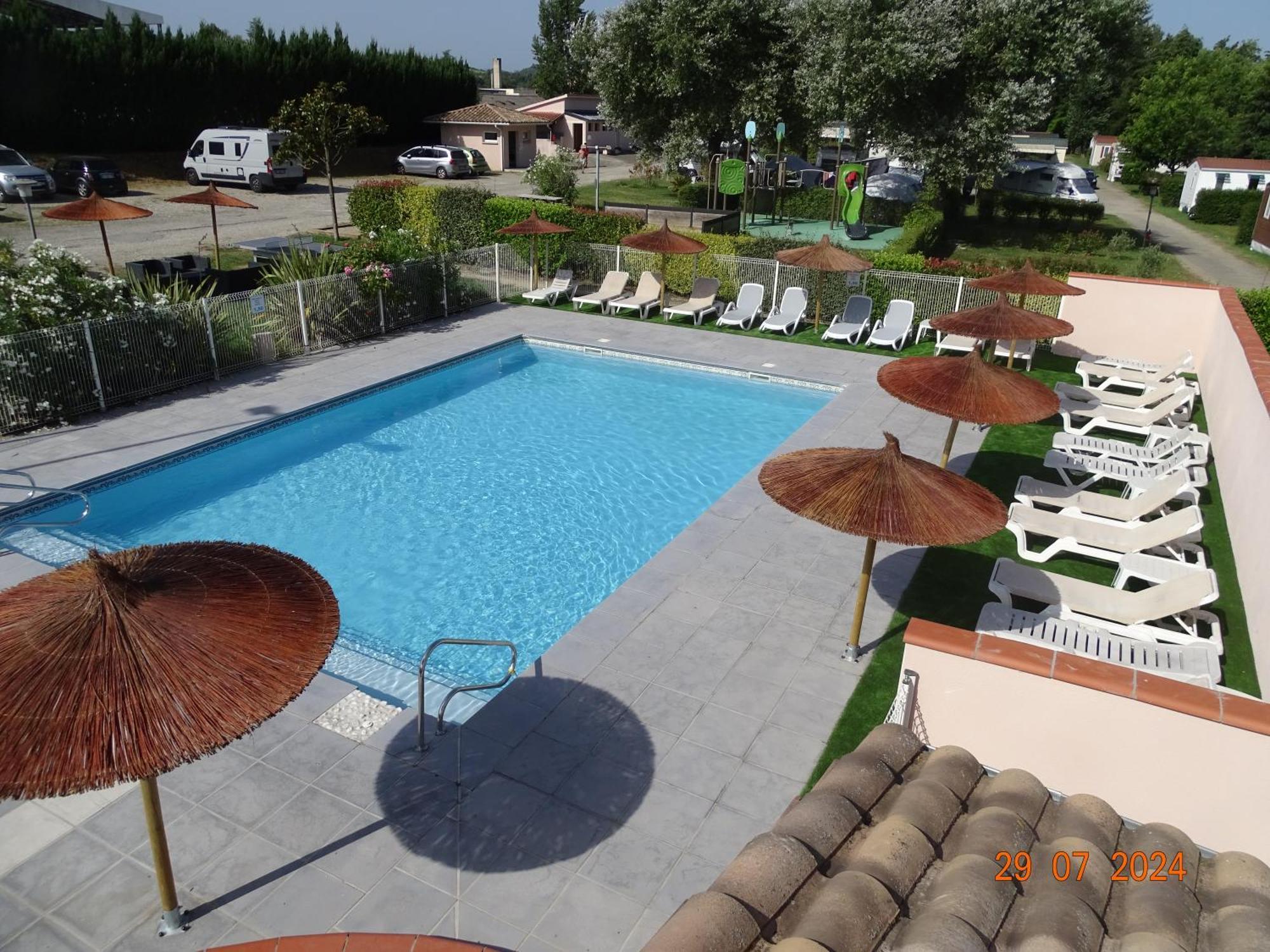 Hotel Camping Les Nysades à Mirepoix  Extérieur photo